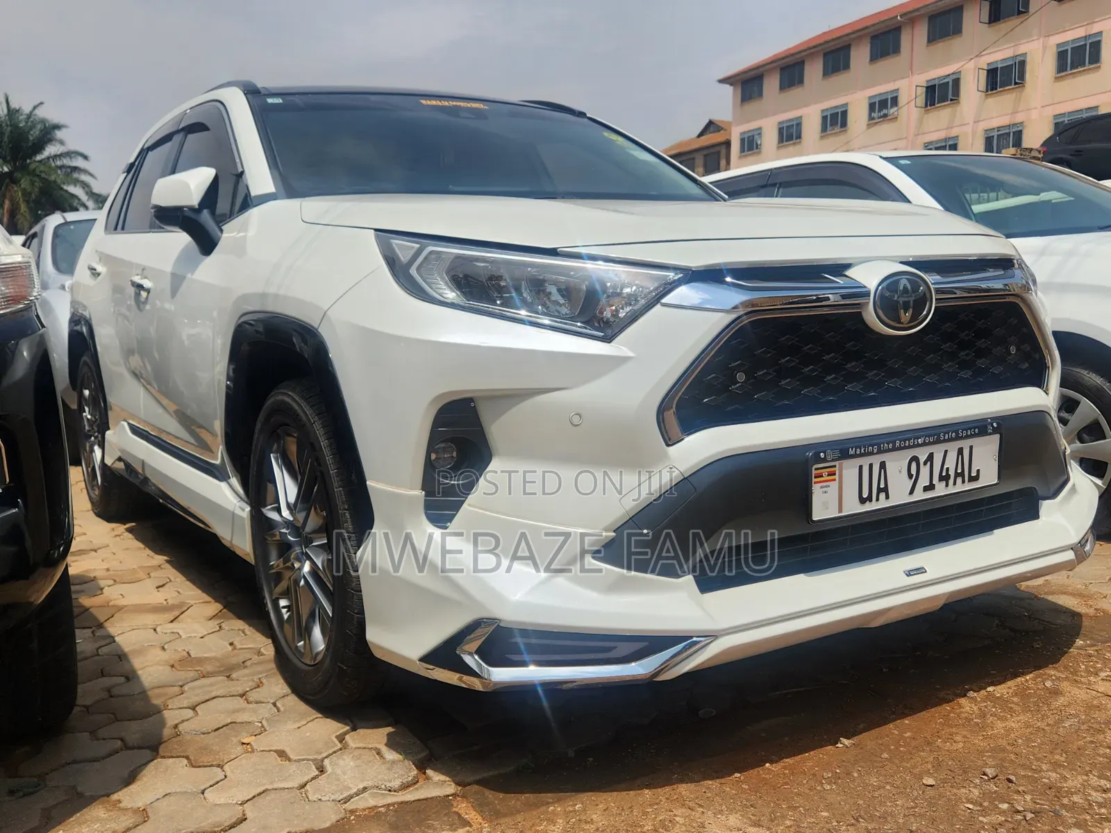 Toyota RAV4 2021 White