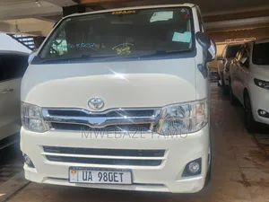 Toyota HiAce 2012