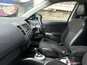 Mitsubishi Outlander 2012 Black
