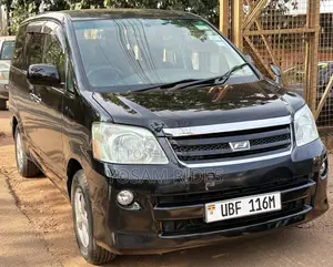 Toyota Noah 2.0 158hp AWD (7 Seater) 2007 Black