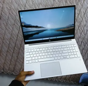 New Laptop HP Pavilion 15-cs3063cl 16GB Intel Core i7 SSD 512GB