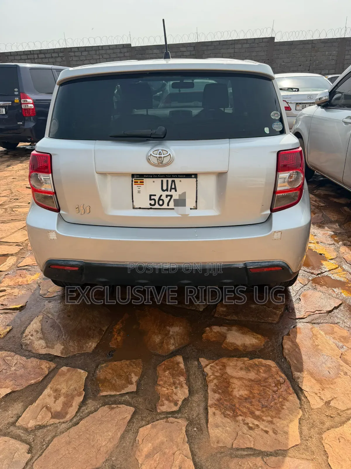 Toyota IST 2011 Silver