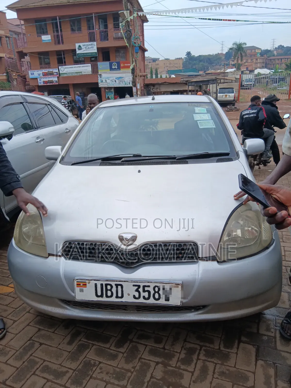 Toyota Vitz 2004 Silver