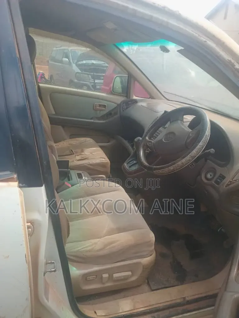 Toyota Harrier 1998 White