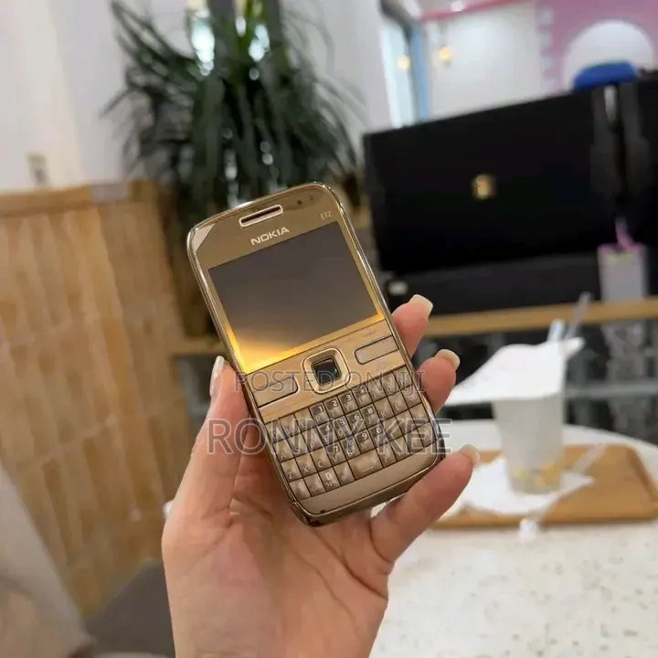 Nokia E72 Gold