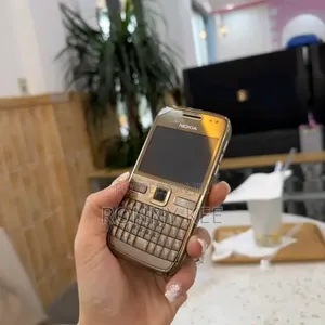 Nokia E72 Gold