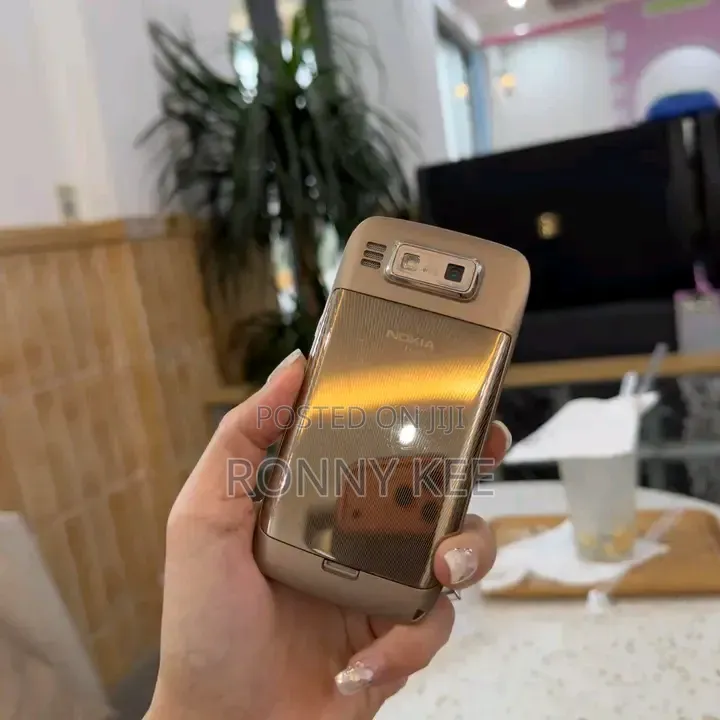 Nokia E72 Gold