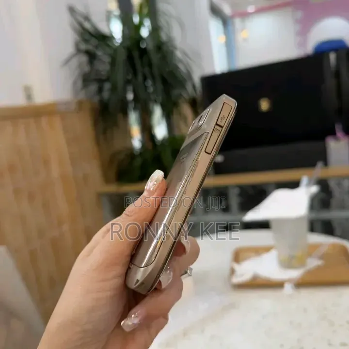 Nokia E72 Gold