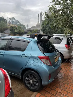 Toyota Vitz 1.5 FWD 5dr 2012 Blue