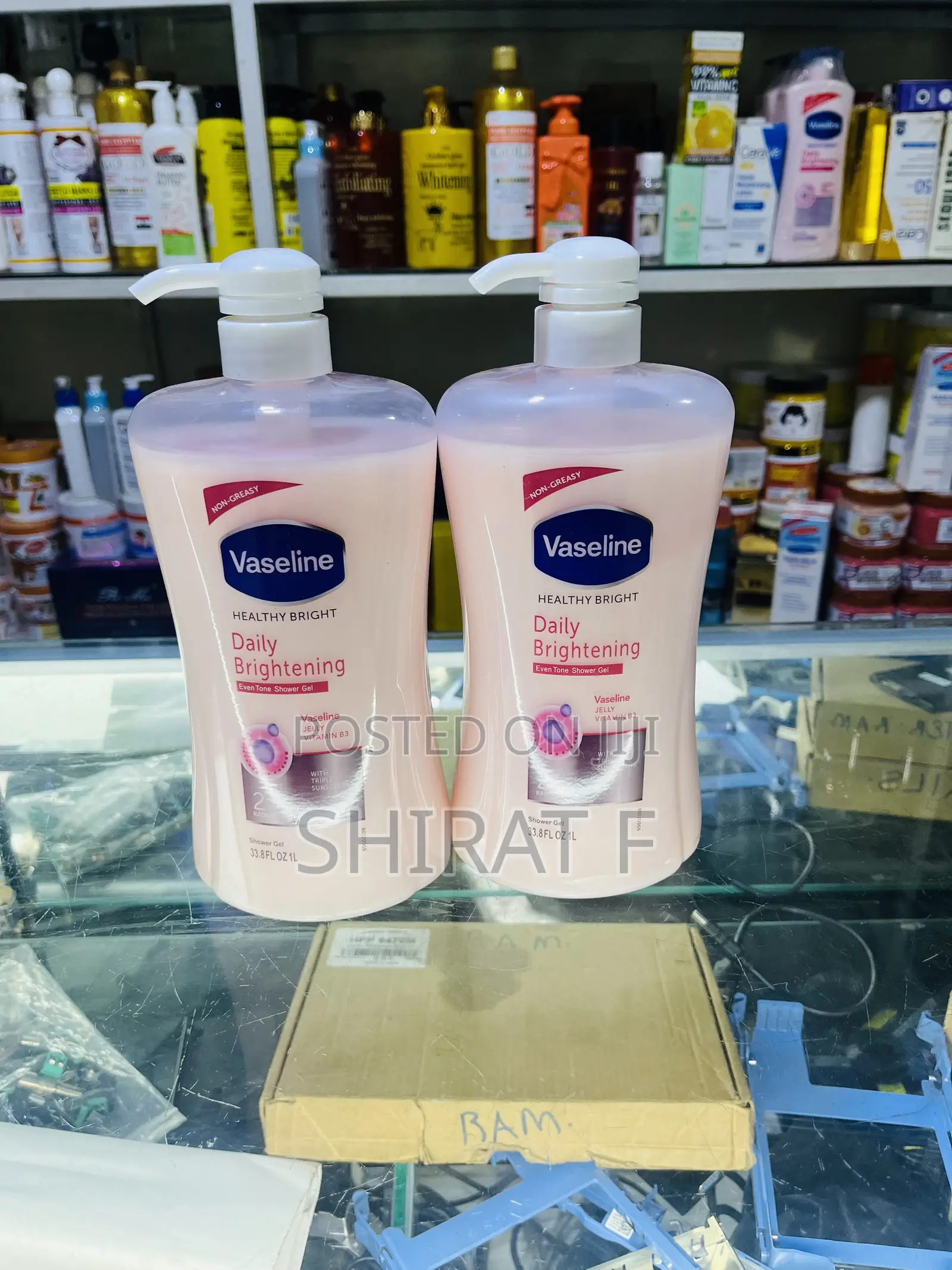 Vaseline Daily Brightening Even Tone Shower Gel