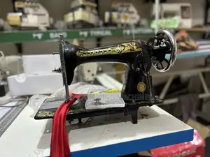 Fullset Singer Sewing Machine New in the Box Plus Local Stand