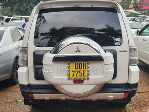 Mitsubishi Pajero 2012 White