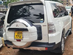 Mitsubishi Pajero 2012 White
