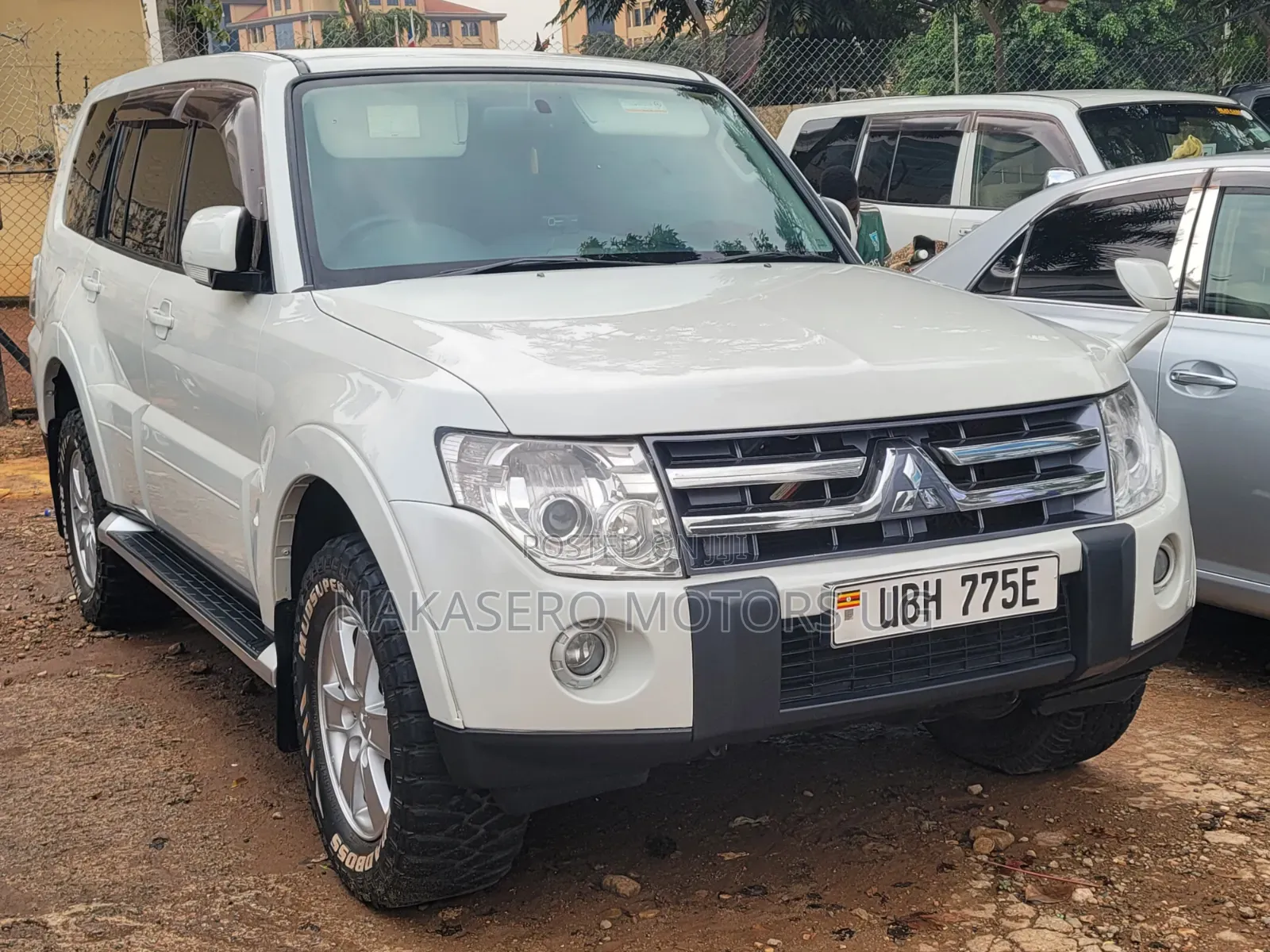 Mitsubishi Pajero 2012 White
