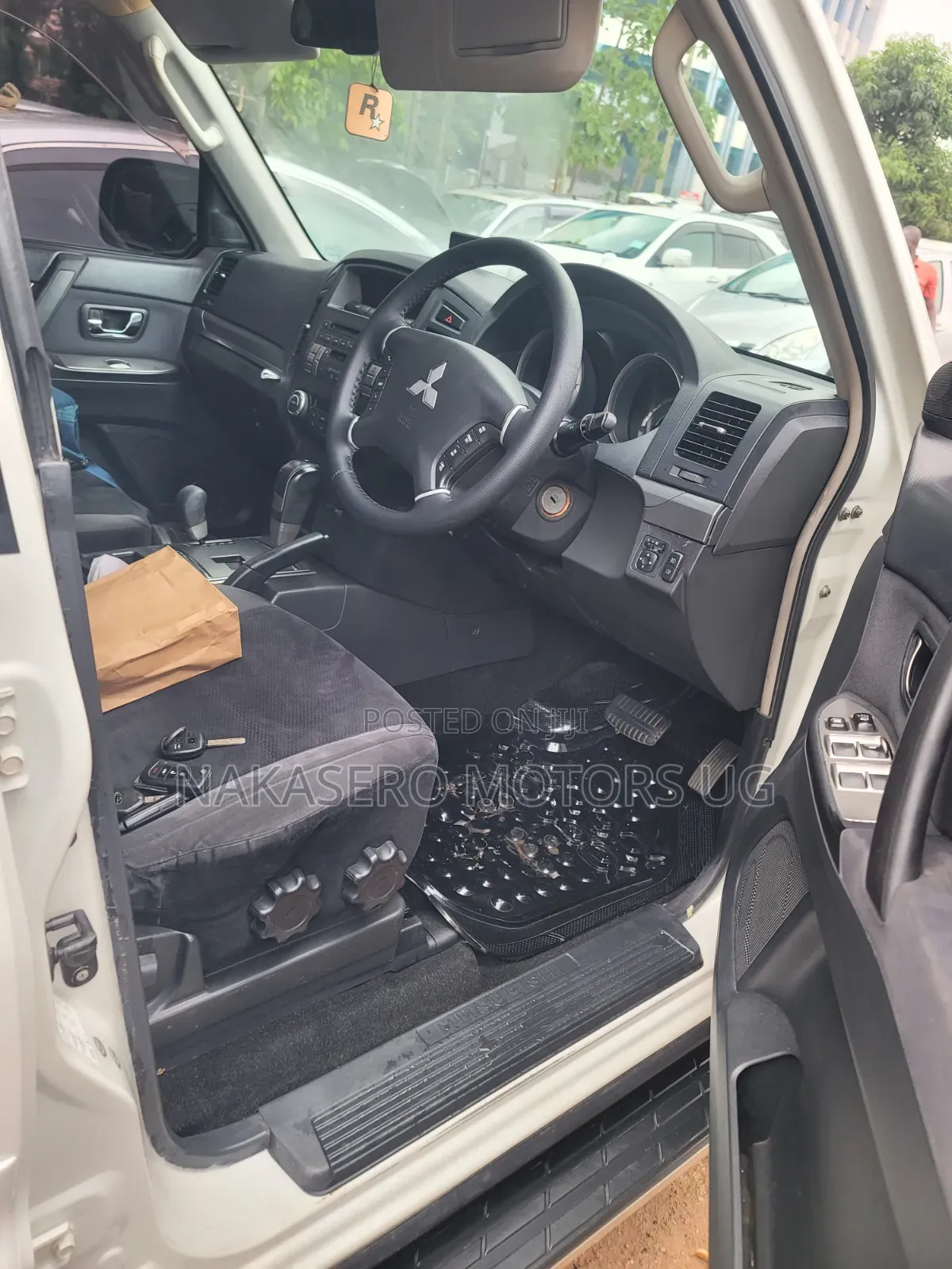 Mitsubishi Pajero 2012 White