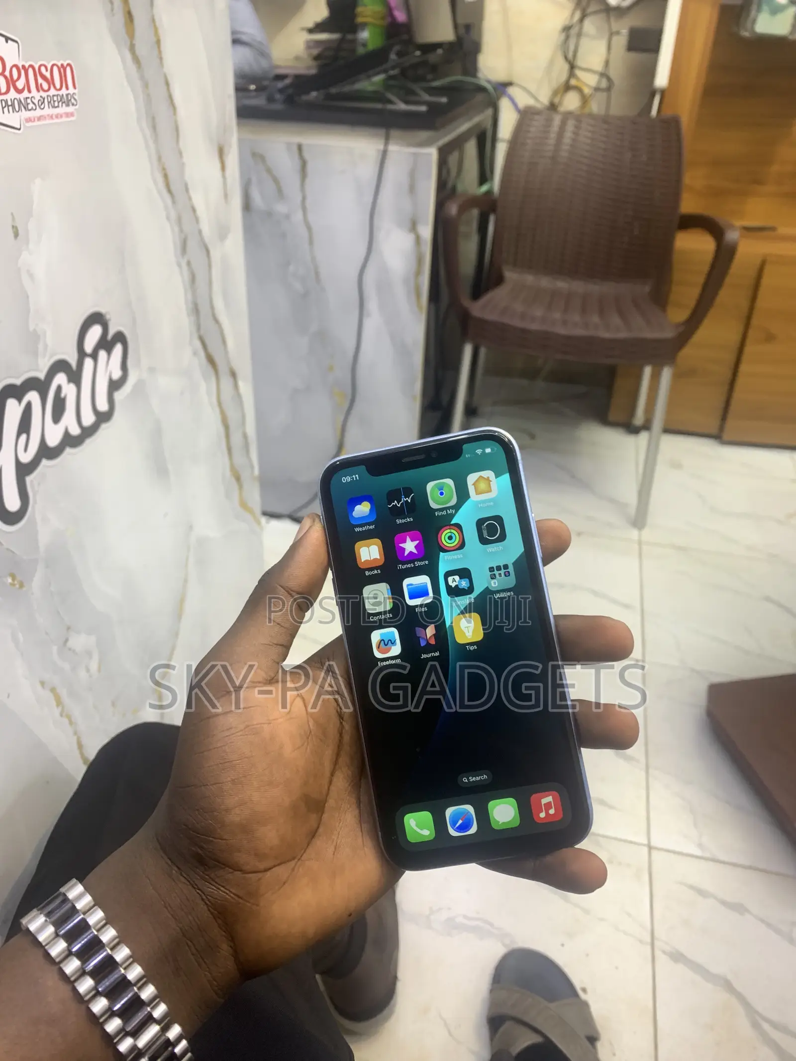 New Apple iPhone XR 64 GB Blue