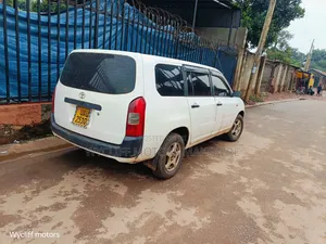 Toyota HiAce 2006 White