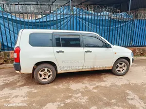 Toyota HiAce 2006 White