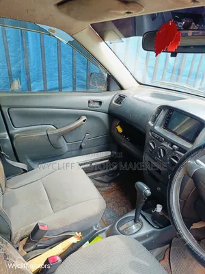 Toyota HiAce 2006 White