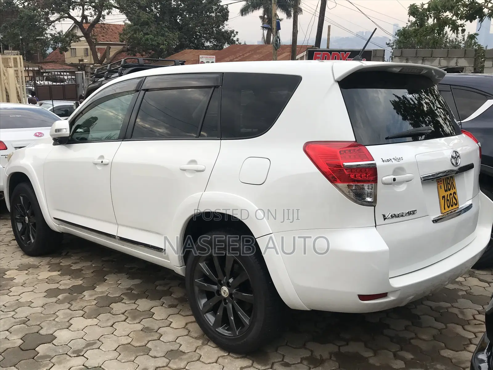 Toyota Vanguard 2011 White