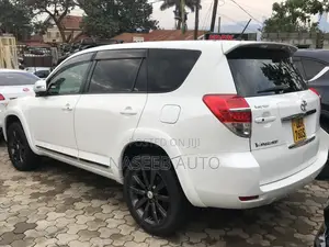 Toyota Vanguard 2011 White