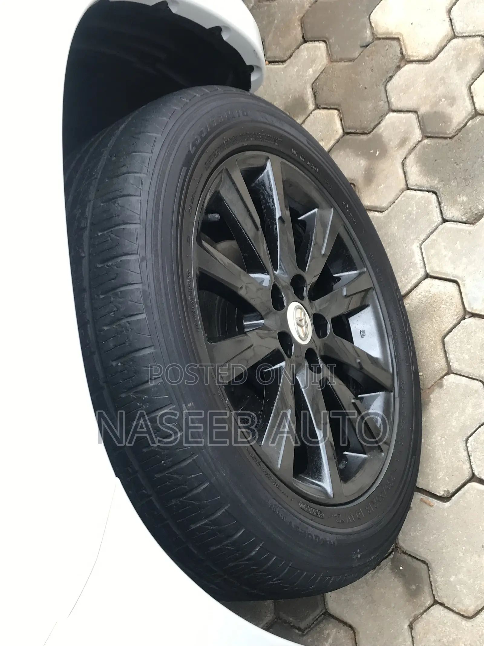 Toyota Vanguard 2011 White