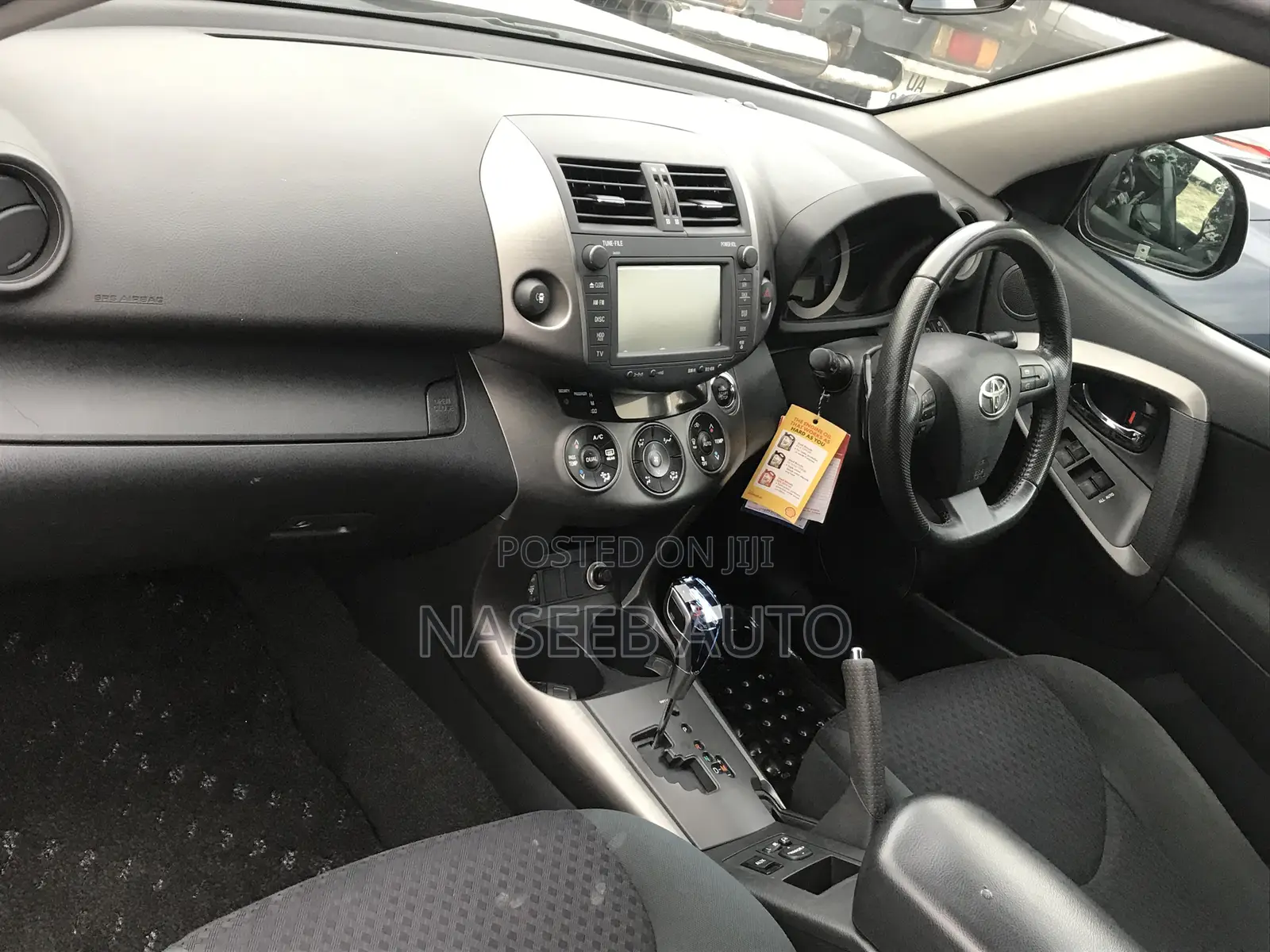 Toyota Vanguard 2011 White