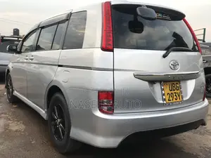 Toyota ISIS 2009 Silver