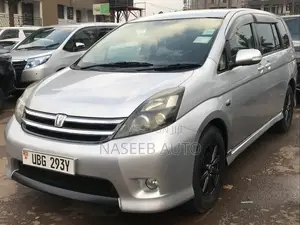 Toyota ISIS 2009 Silver