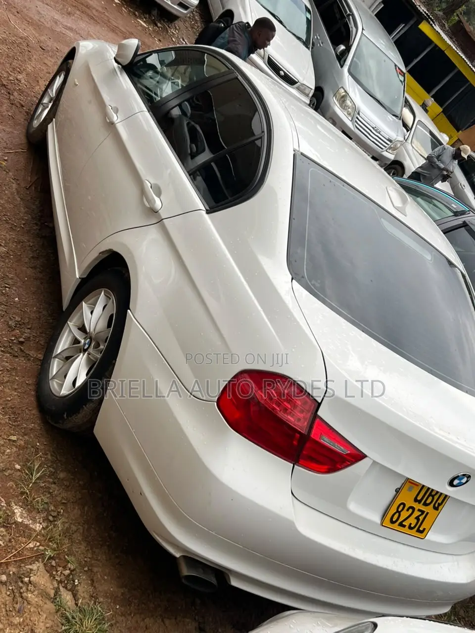 BMW 320i 2011 White