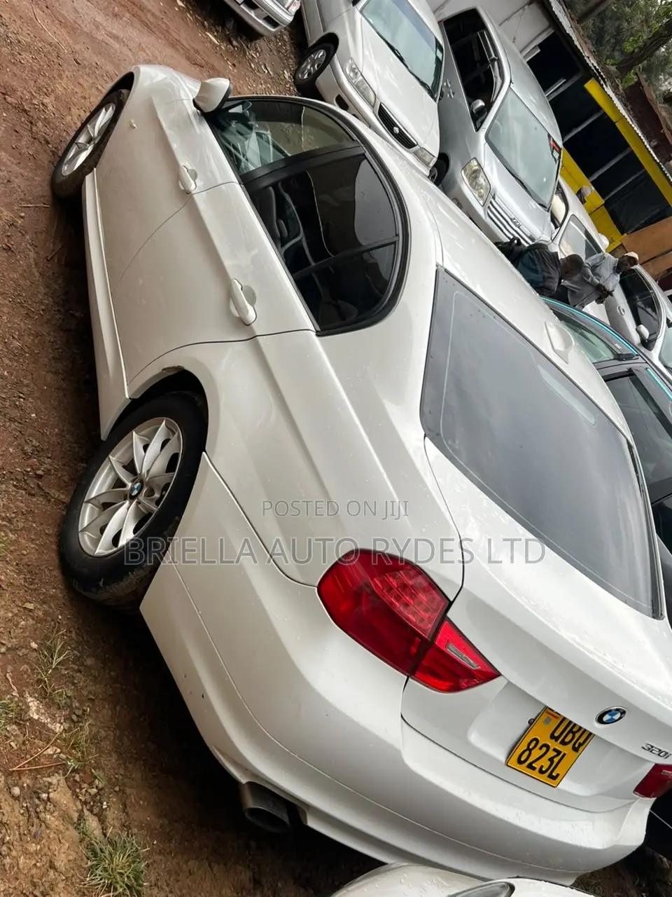 BMW 320i 2011 White