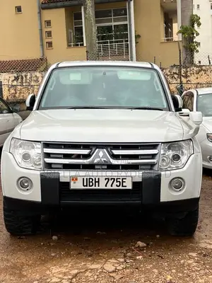 Mitsubishi Pajero 2011 White