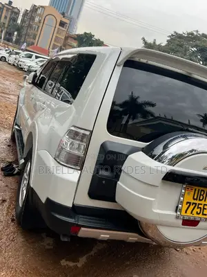 Mitsubishi Pajero 2011 White