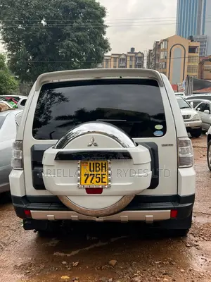 Mitsubishi Pajero 2011 White