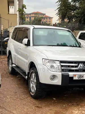 Mitsubishi Pajero 2011 White