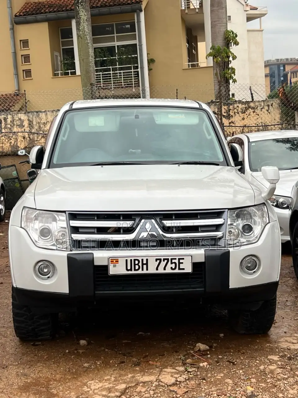 Mitsubishi Pajero 2011 White