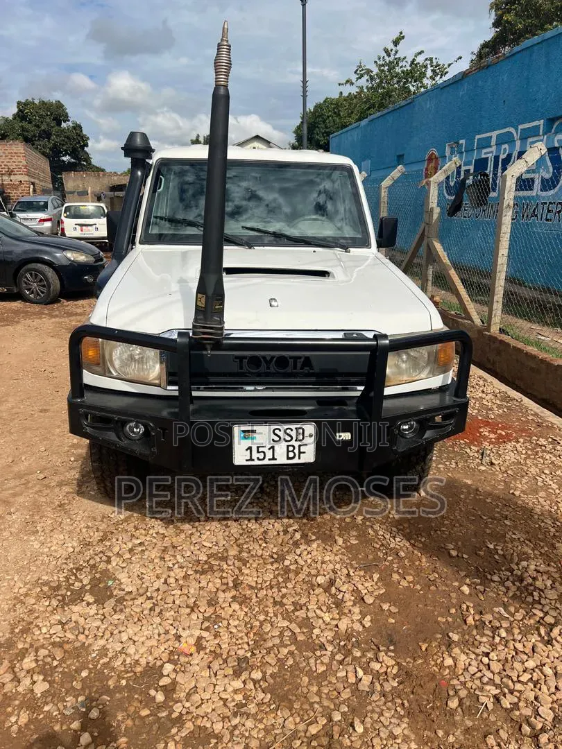 Toyota Land Cruiser 2018 White