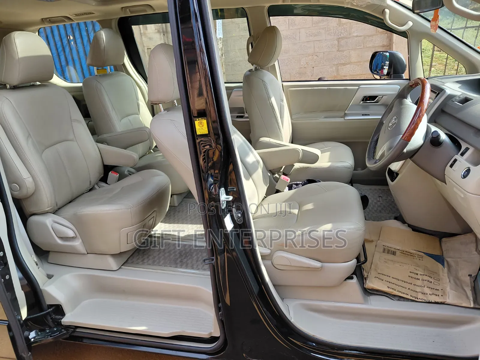 Toyota Noah 2012 Black