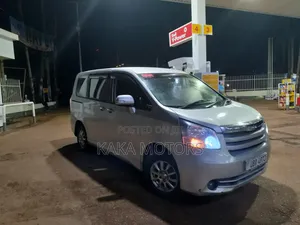 Toyota Noah 2009 Silver