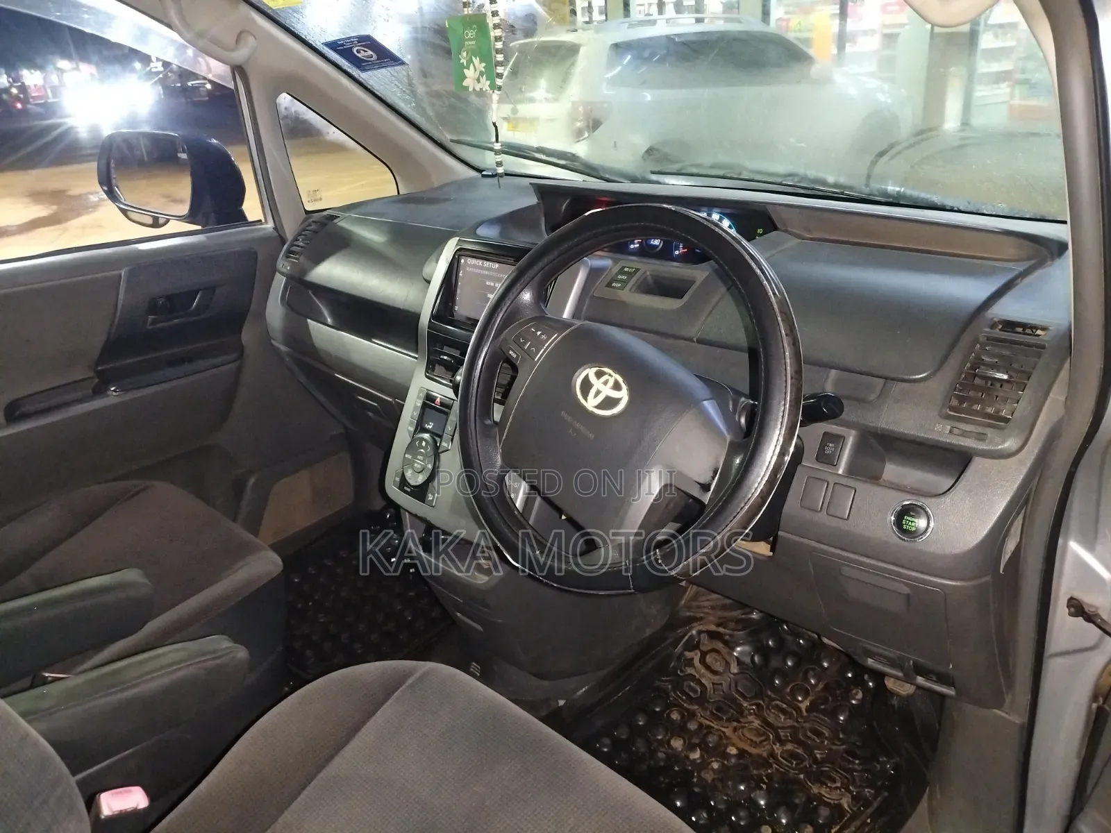 Toyota Noah 2009 Silver