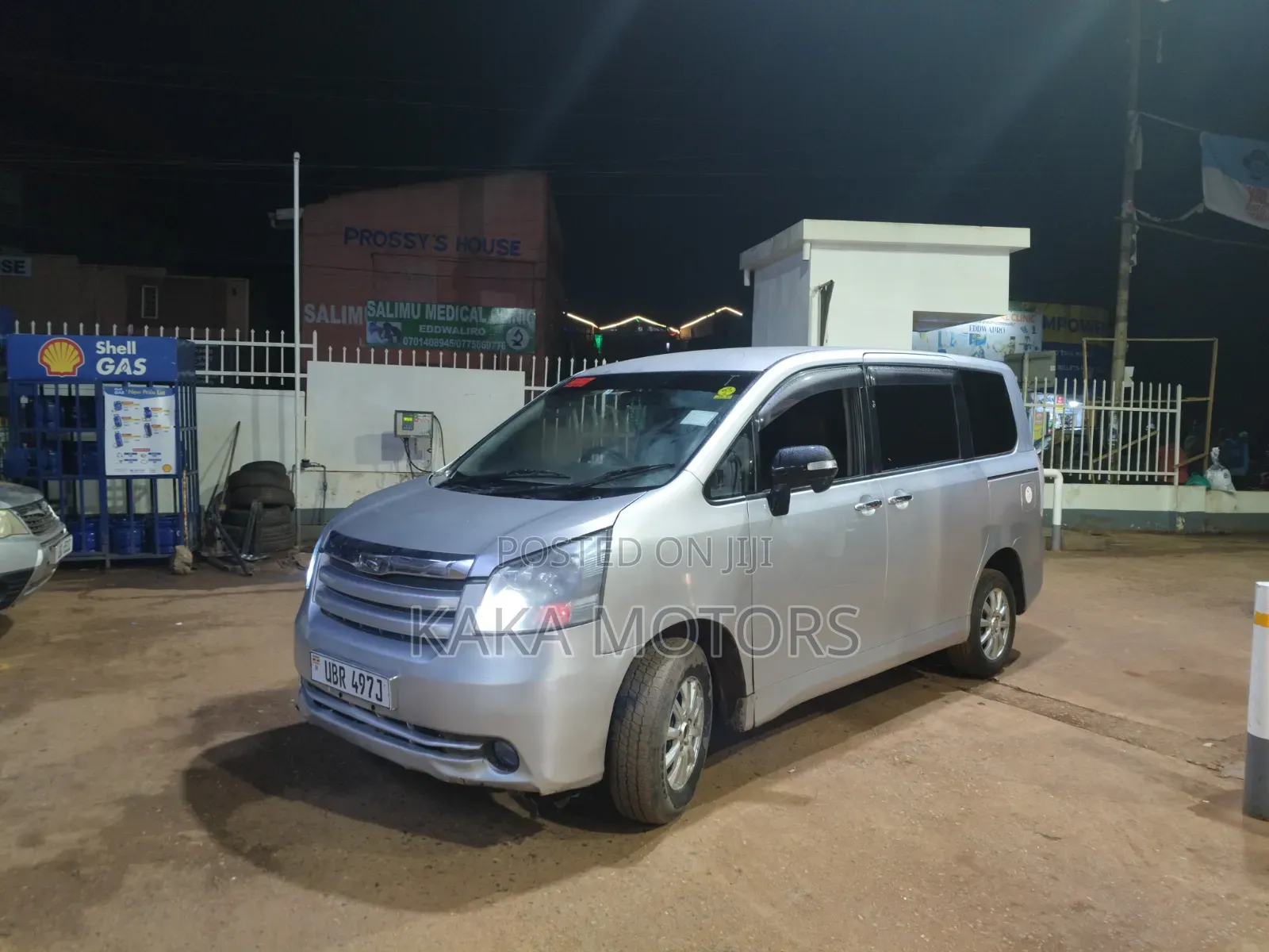 Toyota Noah 2009 Silver