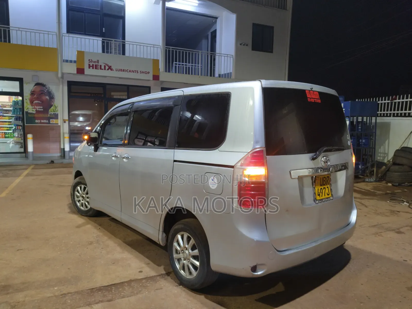 Toyota Noah 2009 Silver