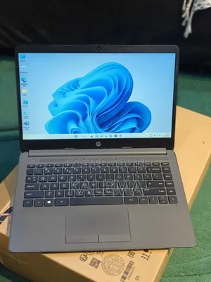 Laptop HP 240 G8 4GB AMD Ryzen SSD 128GB