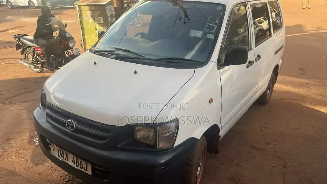 Toyota Noah 2002 White