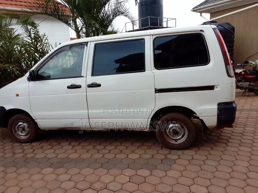 Toyota Noah 2002 White