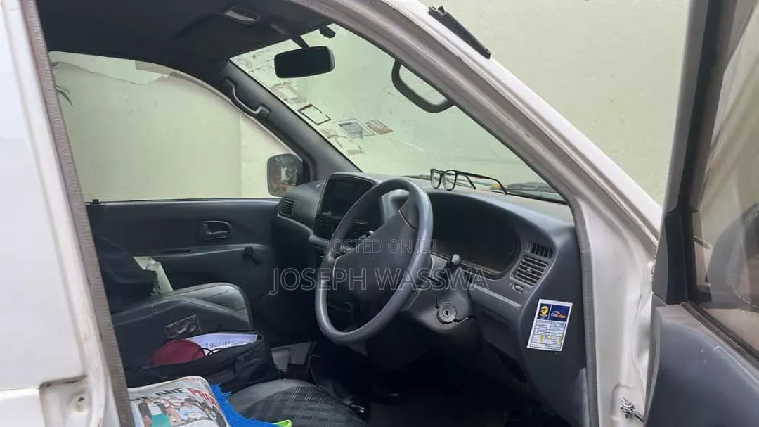 Toyota Noah 2002 White