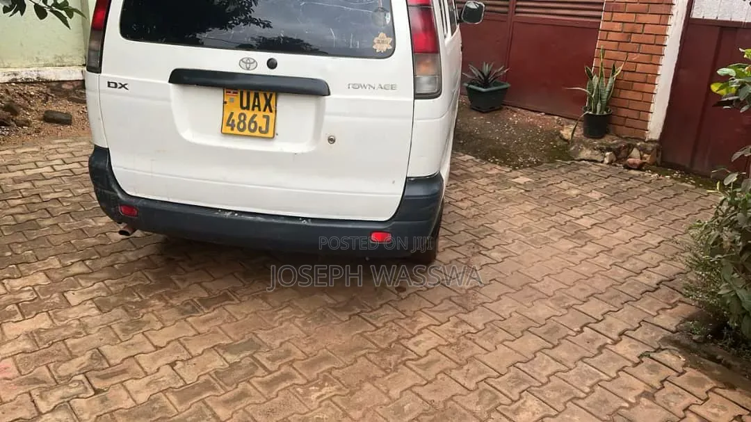 Toyota Noah 2002 White