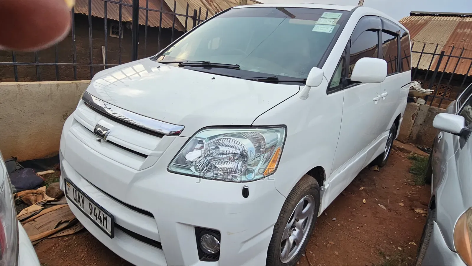 Toyota Noah 2005 White