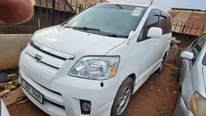 Toyota Noah 2005 White