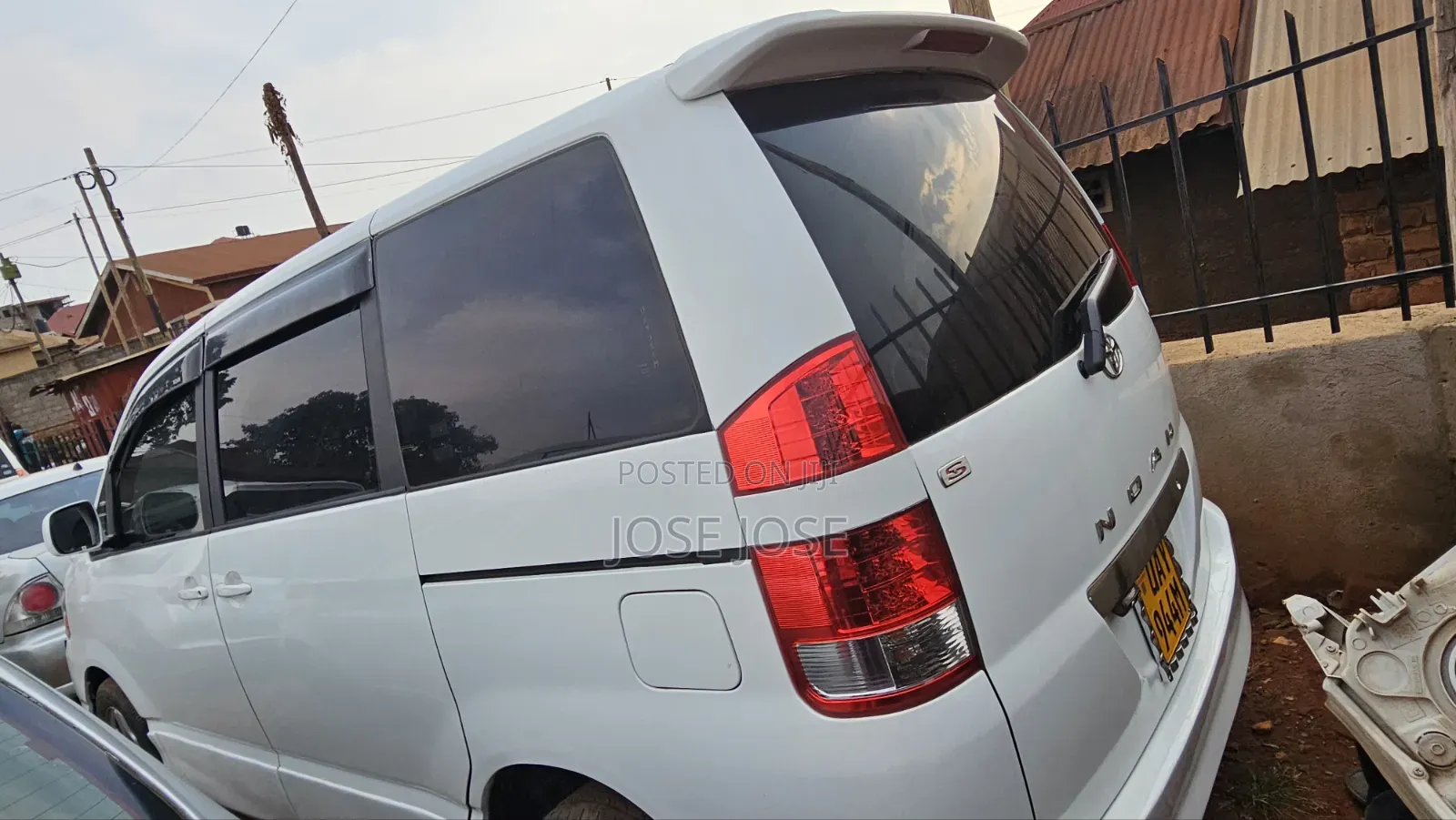 Toyota Noah 2005 White